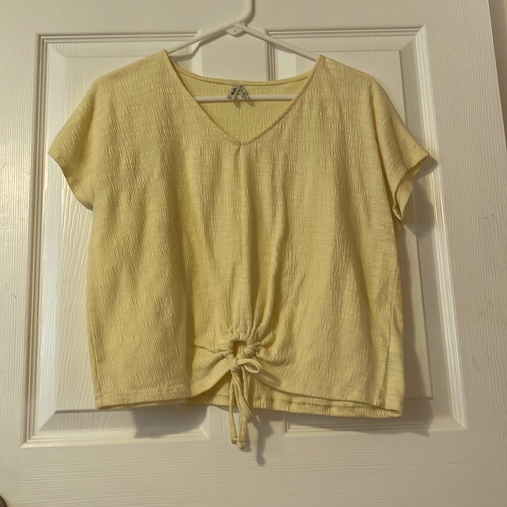 mudd yellow tee good condition